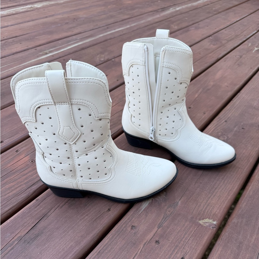 Art Class Cream Boot